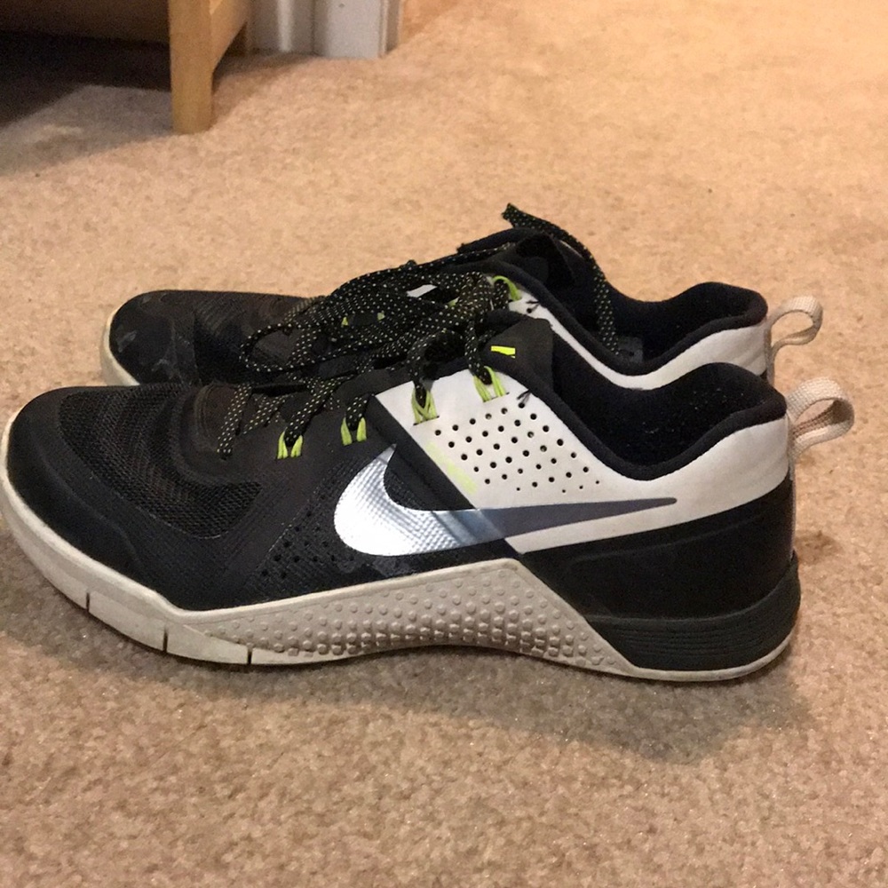 Women’s Nike Running Shoes Size 8